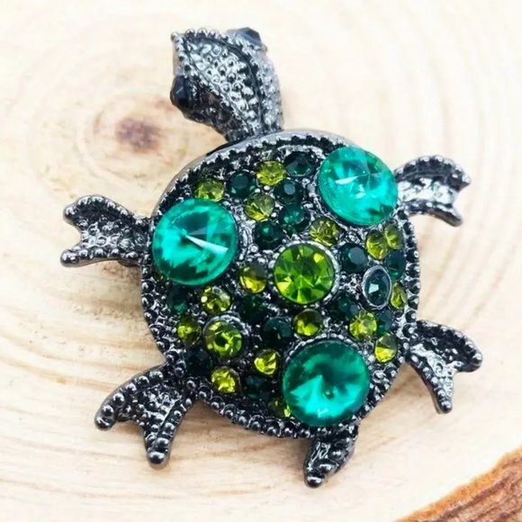 Turtle Brooch Rhinestone Pin Stylish Sea Sparkle Glam Green Silver - Picture 1 of 3